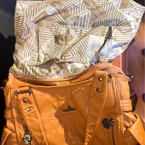 Angel Kiss made of high quality wear resisting & washable leather Crossbody bag - Picture 5 of 9